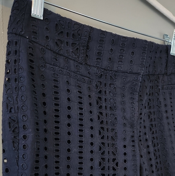 LOFT Eyelet Cropped Pants. Navy Blue. Size 4 - Picture 2 of 5